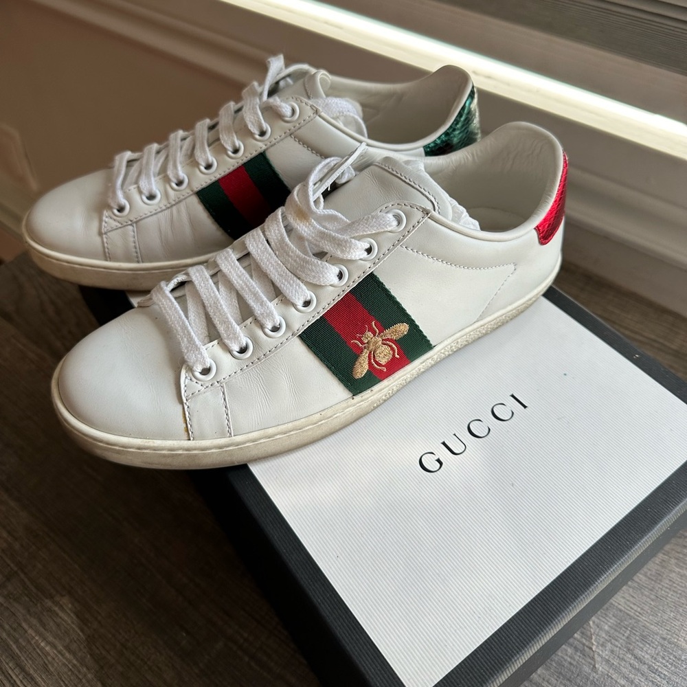 Gucci Ace embroidered Bee
